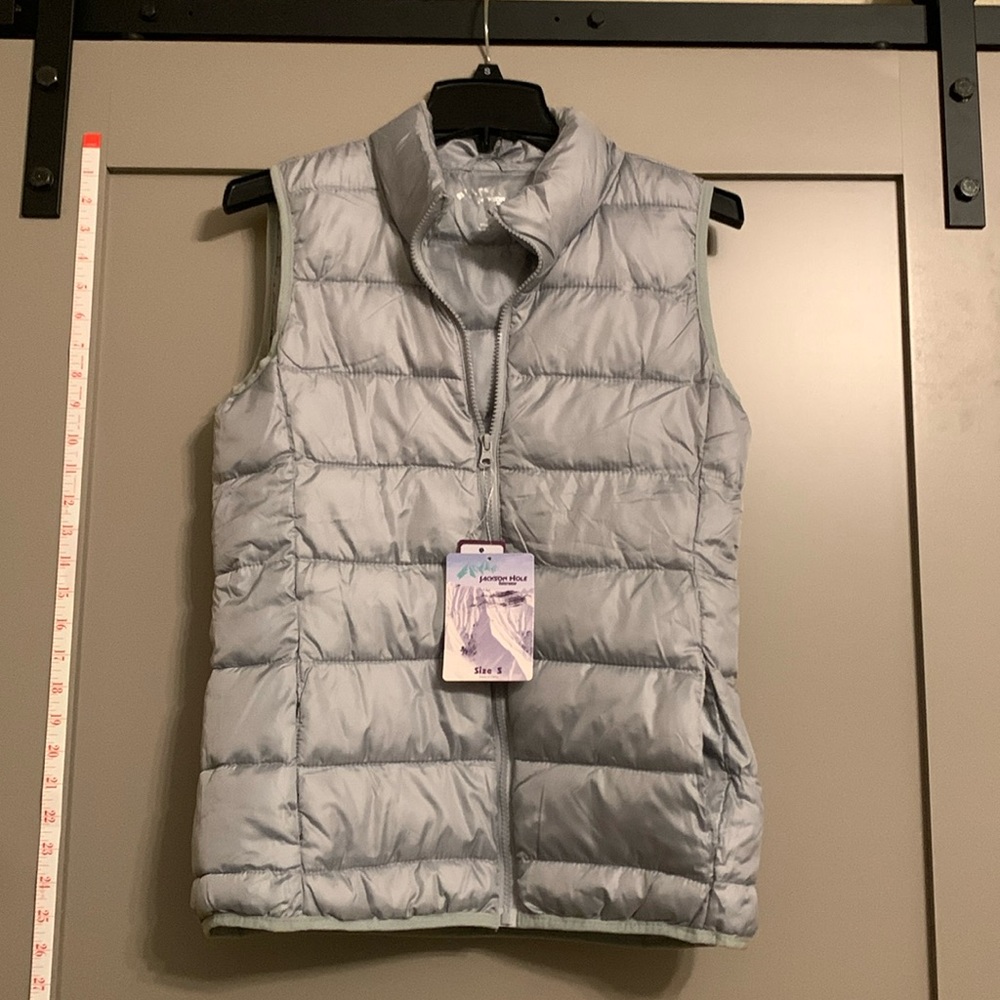 NWT Jackson Hole Outerwear Full Zip Puffer Vest Mens Small Grey Pockets Hiking